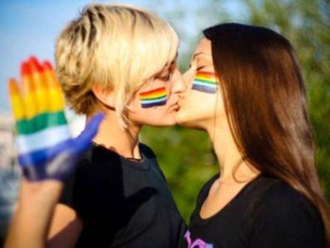 Nozze gay, prete suona le campane a morto a Carovilli