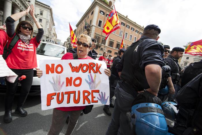 Istat: 2,2 mln famiglie jobless