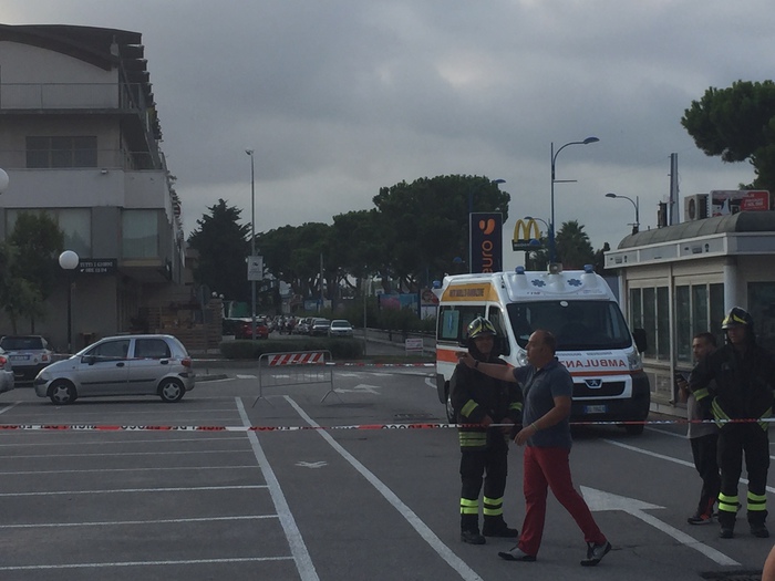 Trolley in strada, allarme bomba a Montesilvano