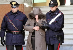 arresto-donna-carabinieri
