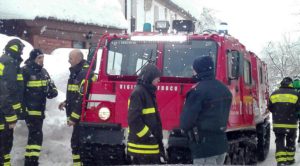 Firefighters during rescue operations at hotel Rigopiano, Abruzzo region, overwhelmed yesterday by a snow's avalanche, sent by rescuers arrived at the scene. Farindola (Pescara), Jan. 19, 2017. According to the Abruzzo mountain rescue there would be many deaths. ANSA/