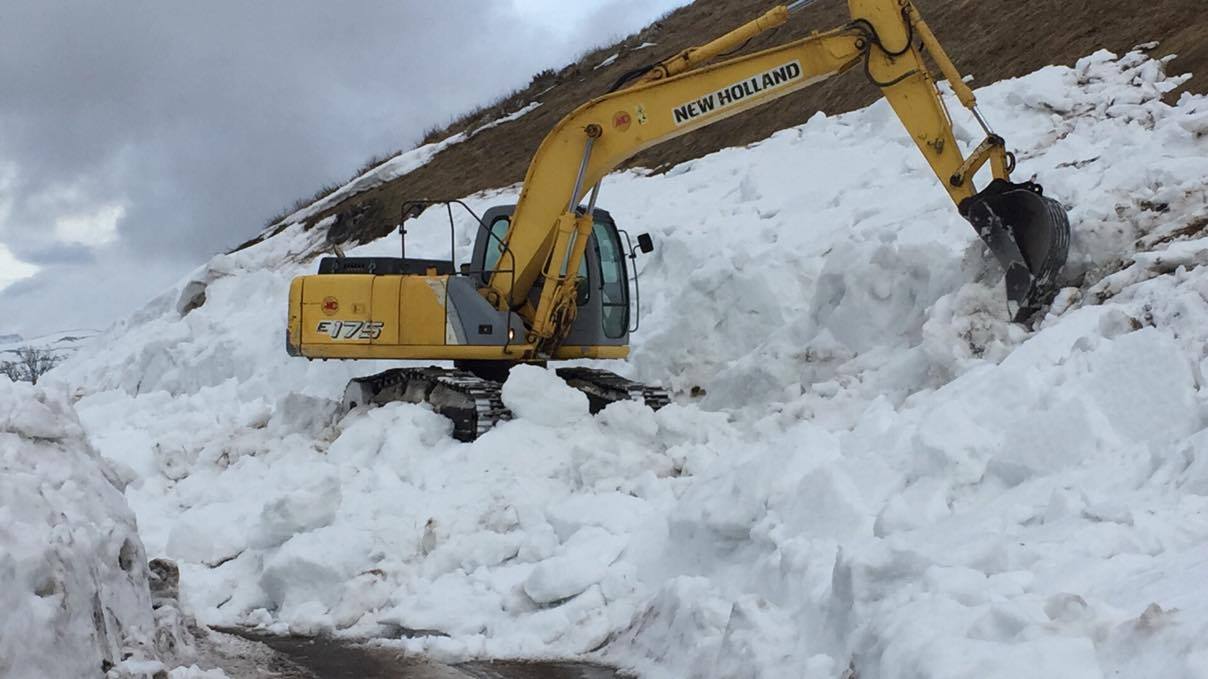Ruspe E Camion In Azione Per Riaprire La Provinciale Invasa Da Una 
