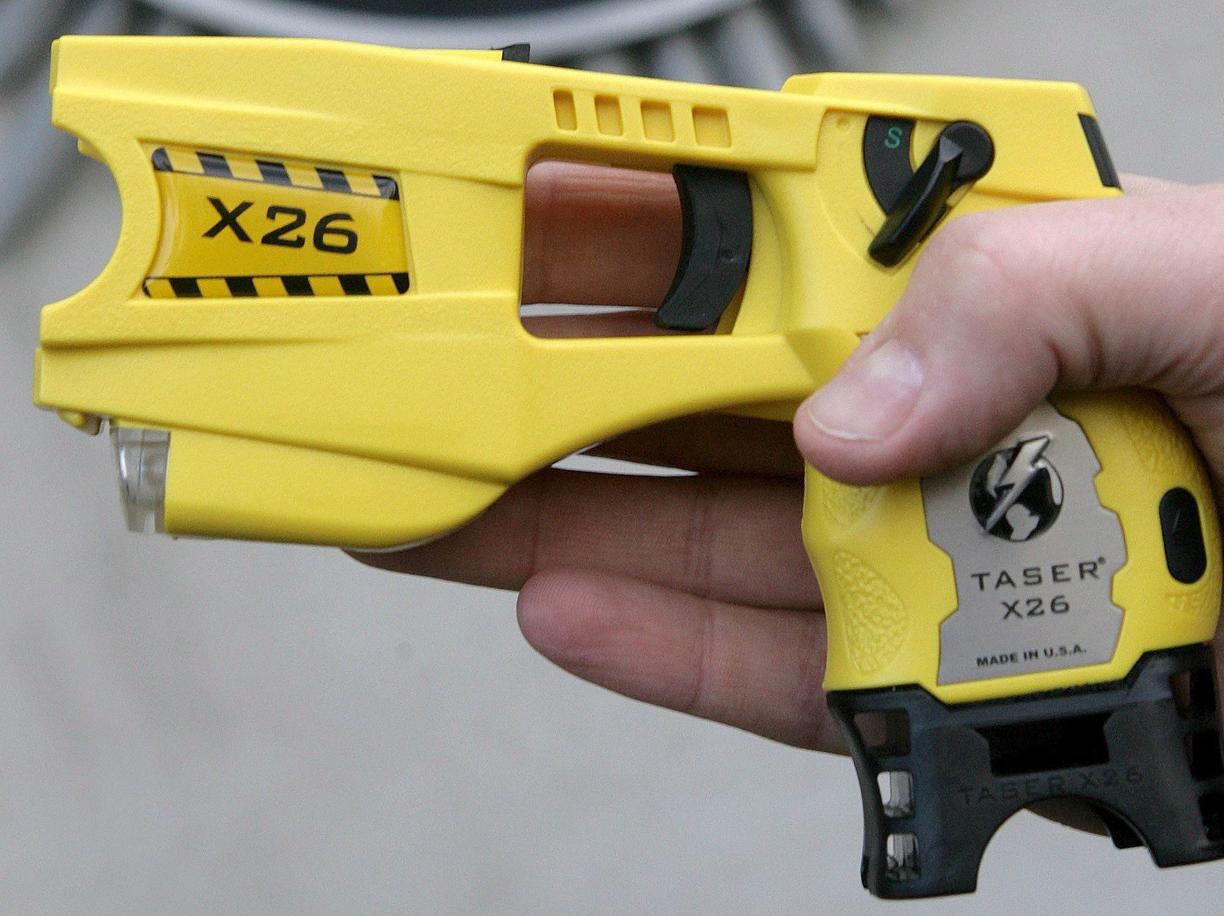 In sei città italiane la polizia avrà in dotazione il taser In sei città italiane la polizia avrà in dotazione il taser